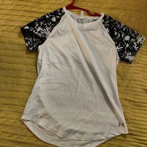 UNDER ARMOR running top size XS.